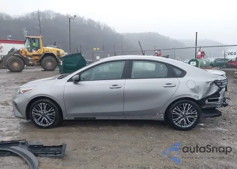 2023 Kia Forte Gt-Line z USA, uszkodzony, nr VIN 3KPF54AD3PE562416